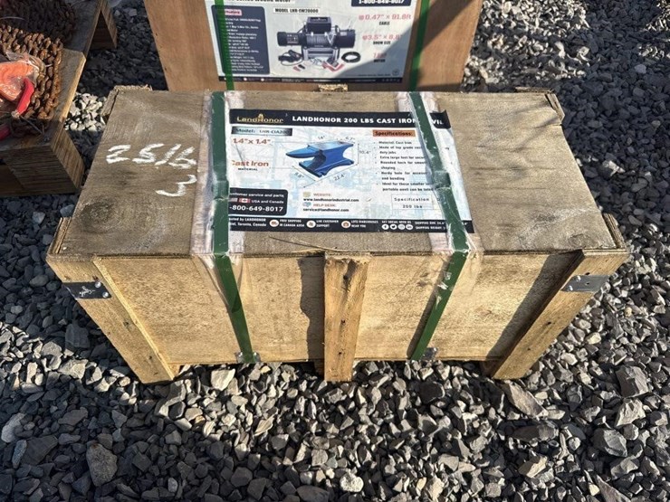 landhonor-200-pound-cast-iron-anvil-image-1