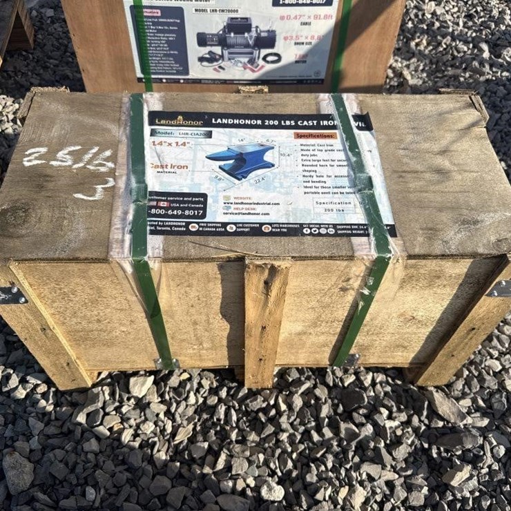 LandHonor 200 pound cast-iron anvil