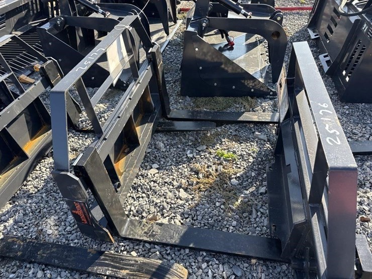 landhonor-mini-skid-steer-pallet-forks-image-1