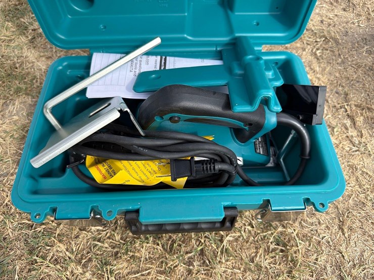makita-3-1/4"-planer---kp0800---image-1