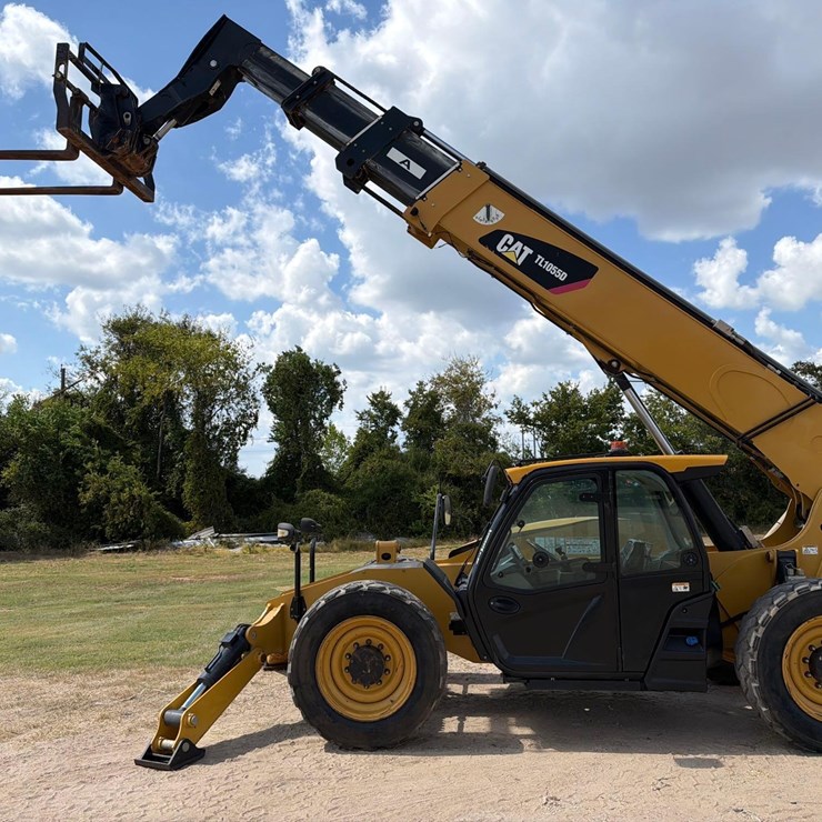 2019 CATERPILLAR TL1055