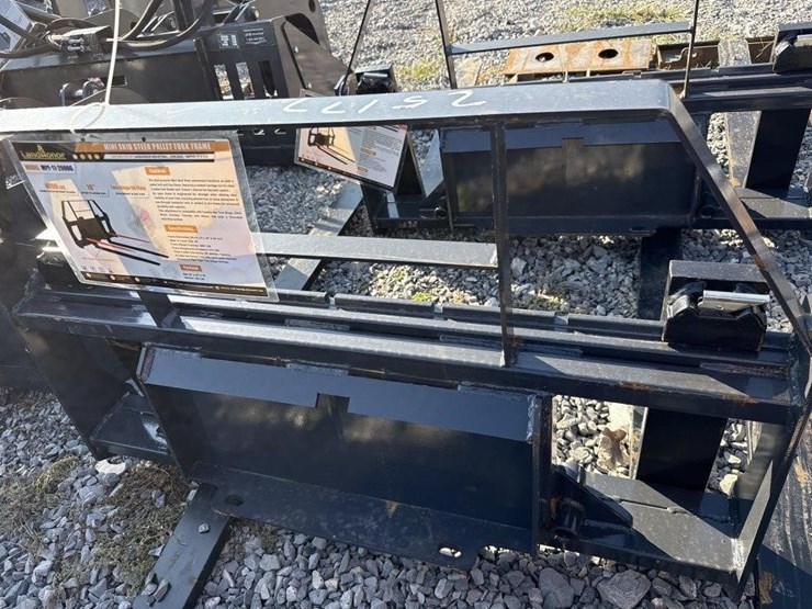 landhonor-mini-skid-steer-pallet-forks-image-2
