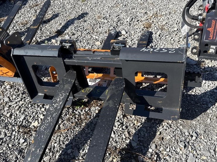 landhonor-42-inch-skid-steer-pallet-forks-image-2