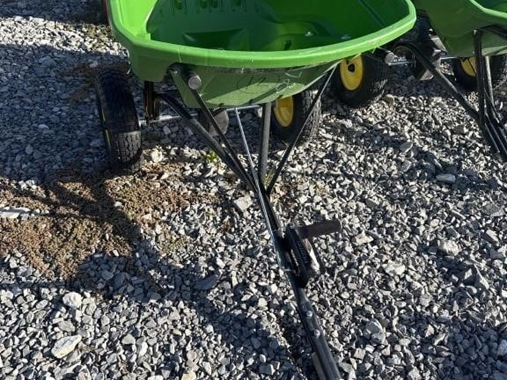 lawn-spreader-image-1
