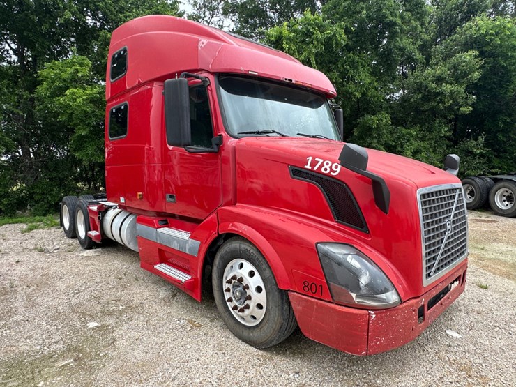 2006-volvo-vnl-image-13