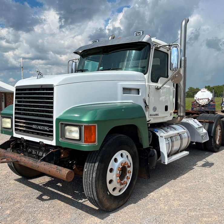 2018 MACK CHU613 DAYCAB