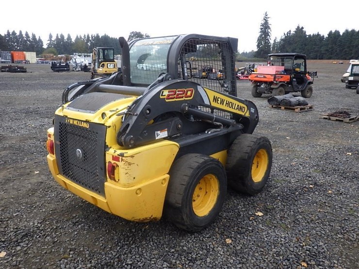 2013-new-holland-l220-image-4
