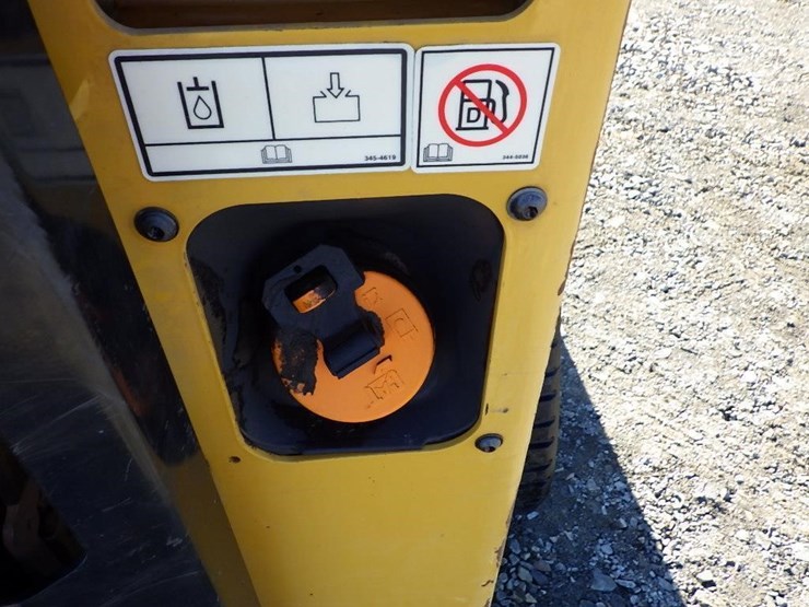 2019-caterpillar-239d3-image-14