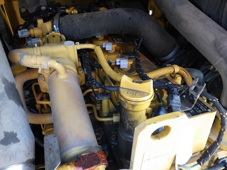 2023-caterpillar-242d3-image-16