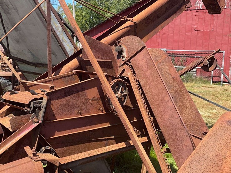 dearborn-1-row-corn-picker-image-15