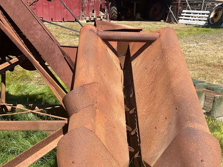 dearborn-1-row-corn-picker-image-12