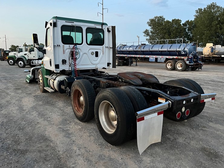 2016-freightliner-cascadia-(inoperable)-image-7