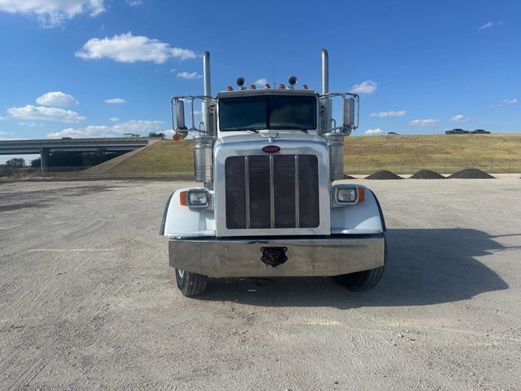 2016-peterbilt-367-image-2