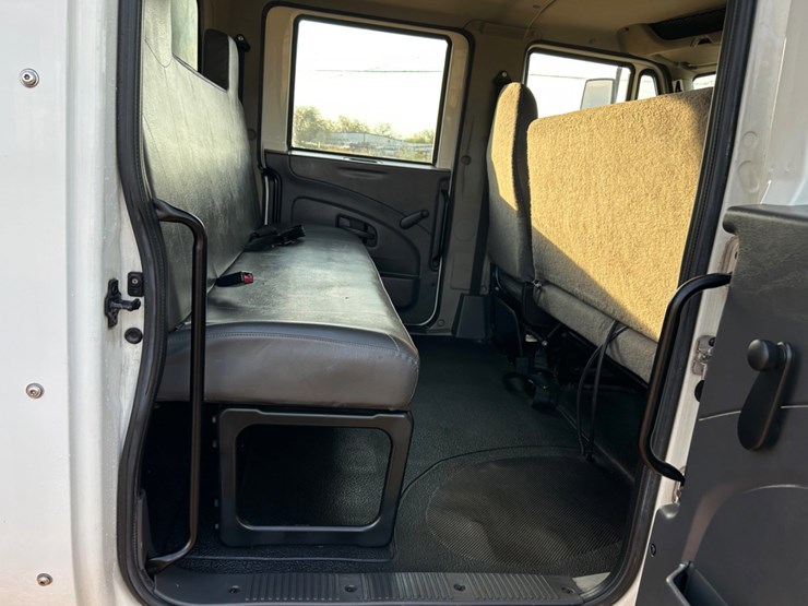 2015-international-durastar-4300-image-10