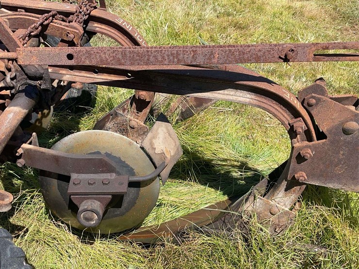 moline-2-bottom-plow-image-18