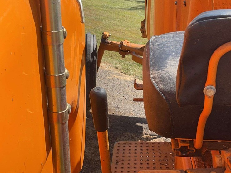 minneapolis-moline-445-image-55