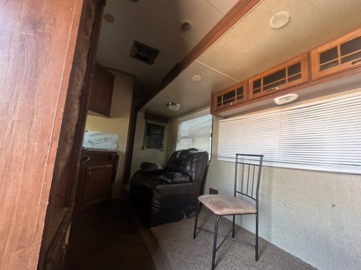 2013-3400qb-sundance-5th-wheel-camper-image-4