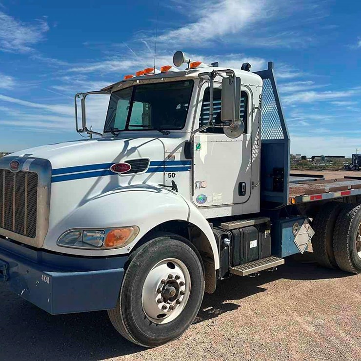 2013 PETERBILT 337