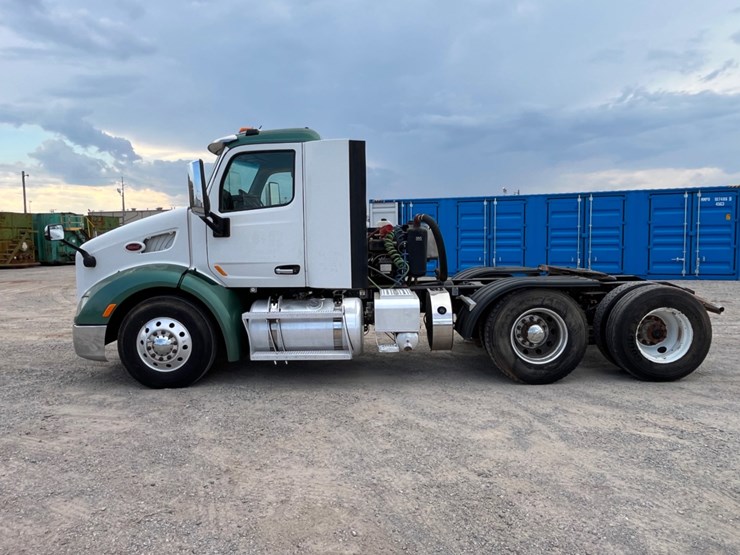 2017-peterbilt-579-image-8