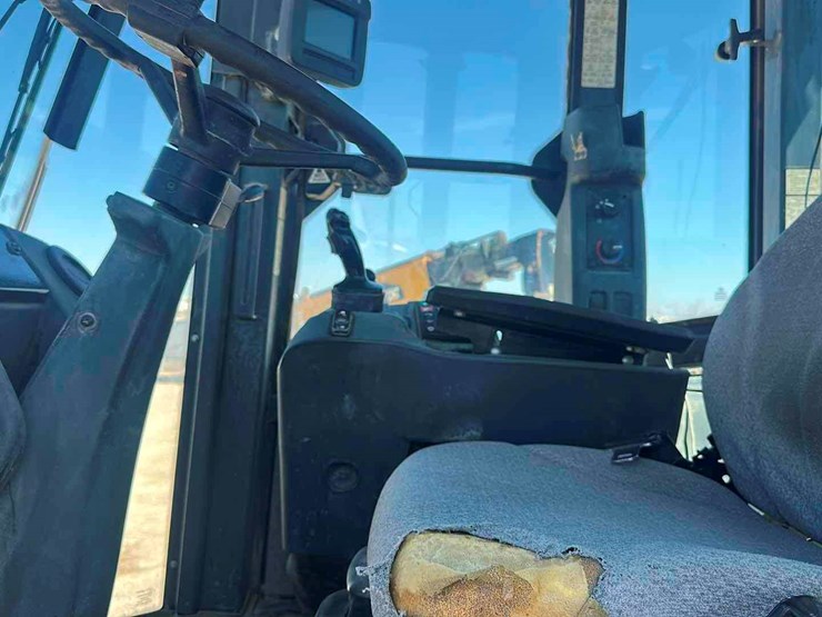 2012-deere-624k-image-8