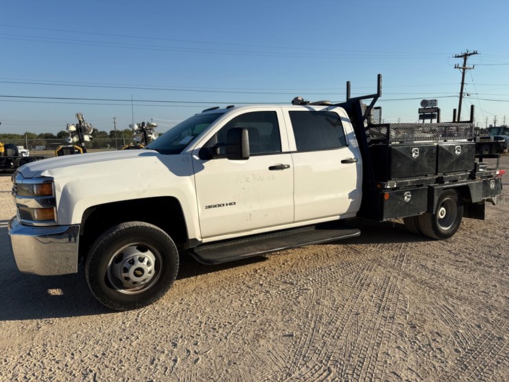 2015-chevrolet-silverado-3500hd-image-1