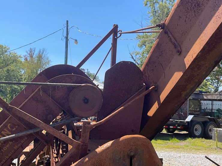 dearborn-1-row-corn-picker-image-26