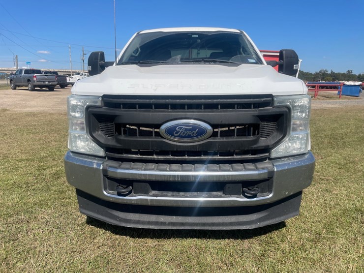 2022-ford-f250-xl-image-2