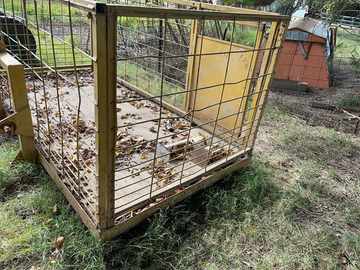 livestock-carrier-image-4