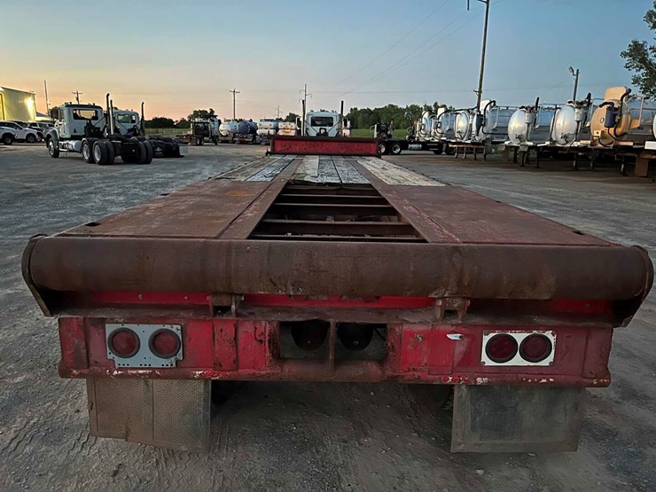 1981-aztec-skinny-neck-31-foot-flatbed-image-6