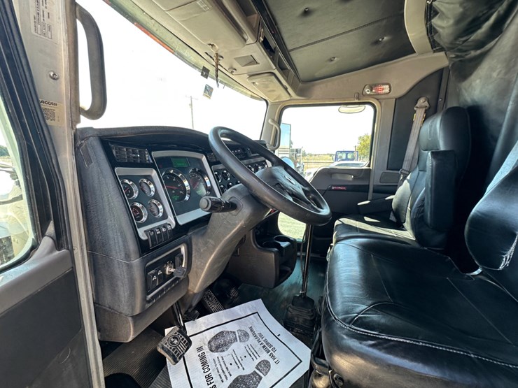 2022-kenworth-w900-image-6