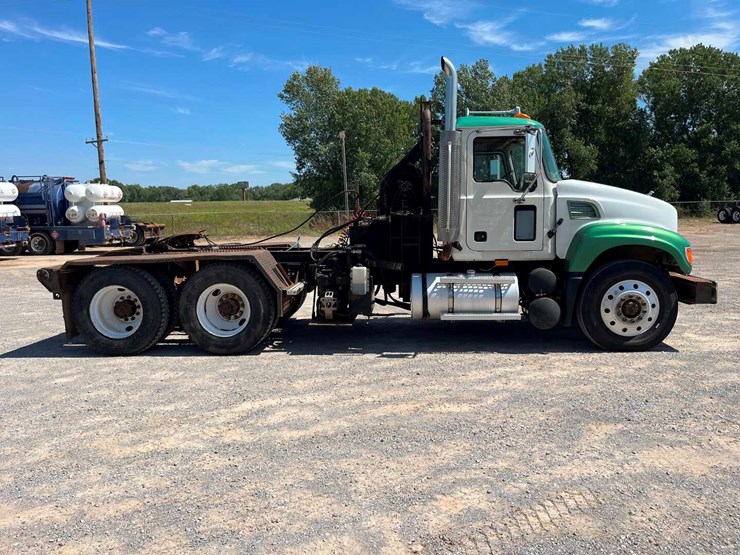 2007-mack-cv713-winch-truck-image-4