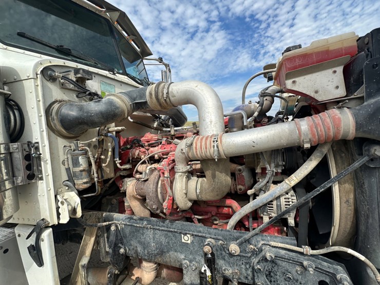 2015-peterbilt-389-image-11