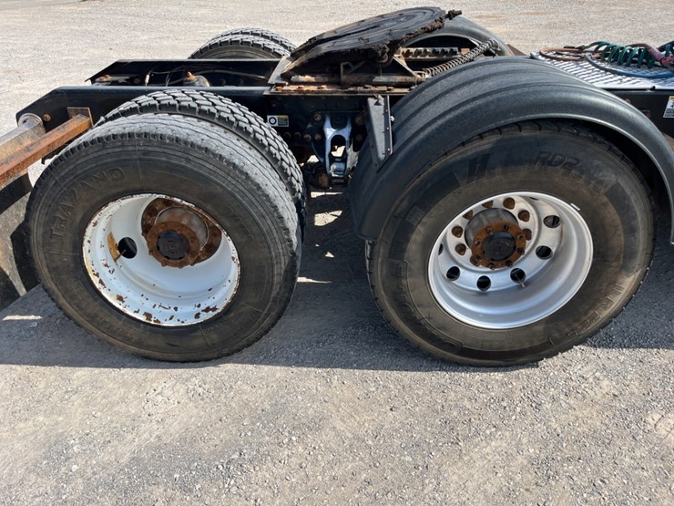 2018-kenworth-t800-image-16