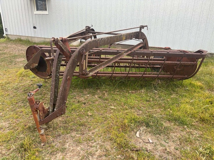 minneapolis-moline-side-delivery-hay-rake-image-1