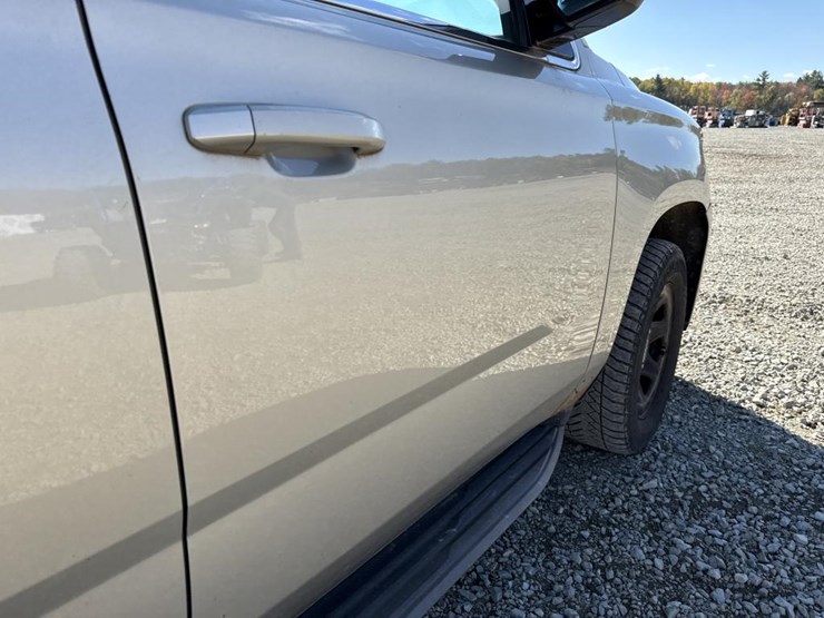 2015-chevrolet-tahoe-image-28