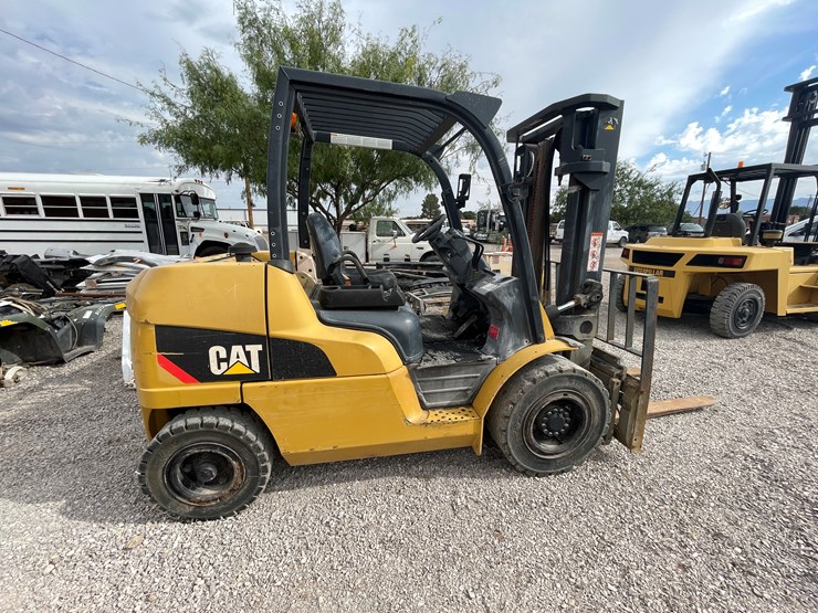 #1002-•-2015-cat-forklift-(offsite-in-la-union,-nm)-image-2