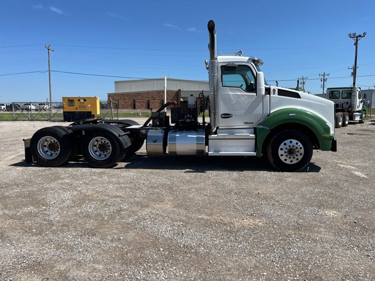 2018-kenworth-t800-image-4