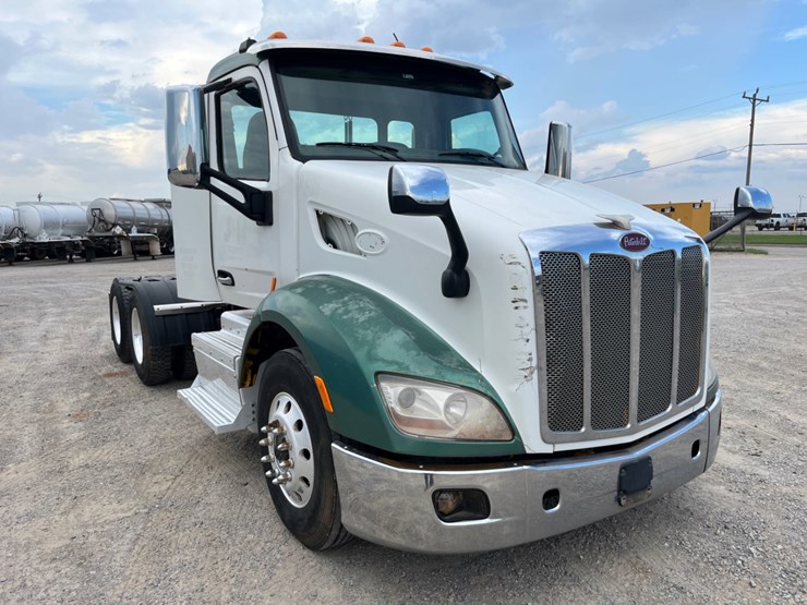 2017-peterbilt-579-image-3