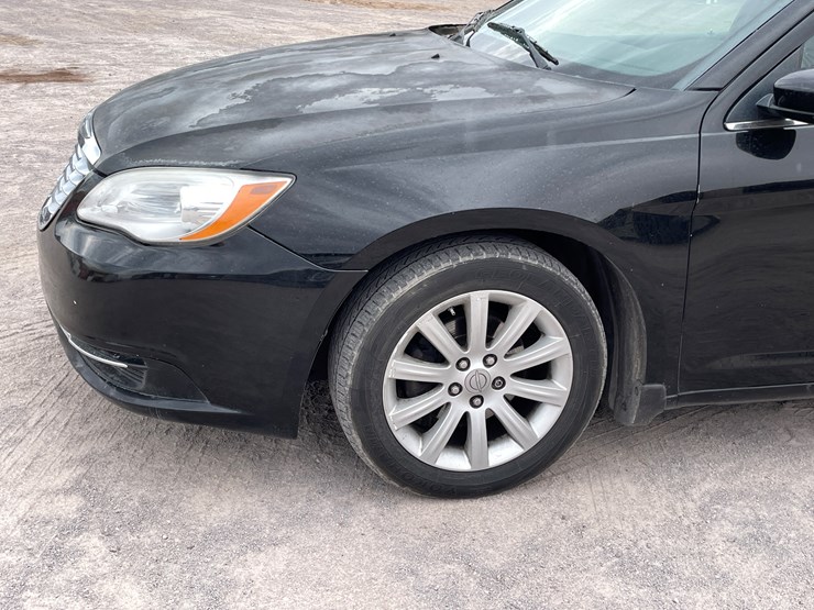 #511-•-2014-chrysler-200-(has-az-title)-image-10