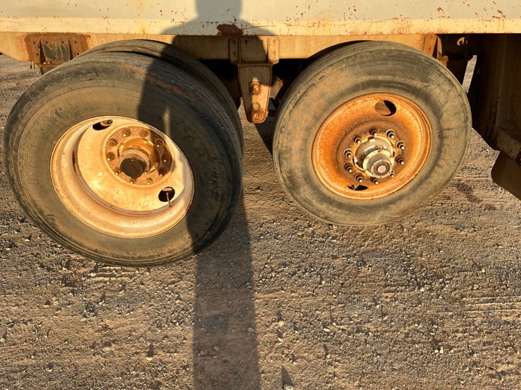 2006-v.e.-enterprises-130-bbl-steel-vacuum-trailer-image-9