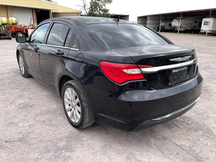 #511-•-2014-chrysler-200-(has-az-title)-image-7