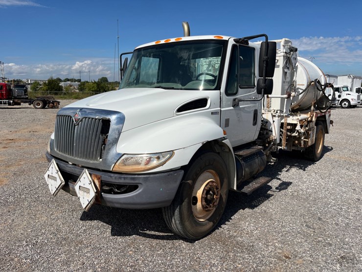 2010-international-durastar-4300-image-1