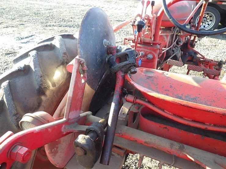 mccormick-farm-all-100-row-crop-tractor-image-23