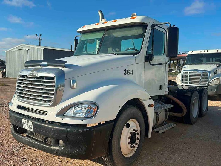 2007-freightliner-columbia-120-image-1