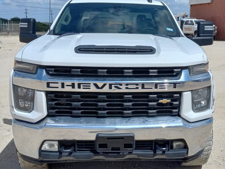 2021-chevrolet-silverado-2500hd-image-2