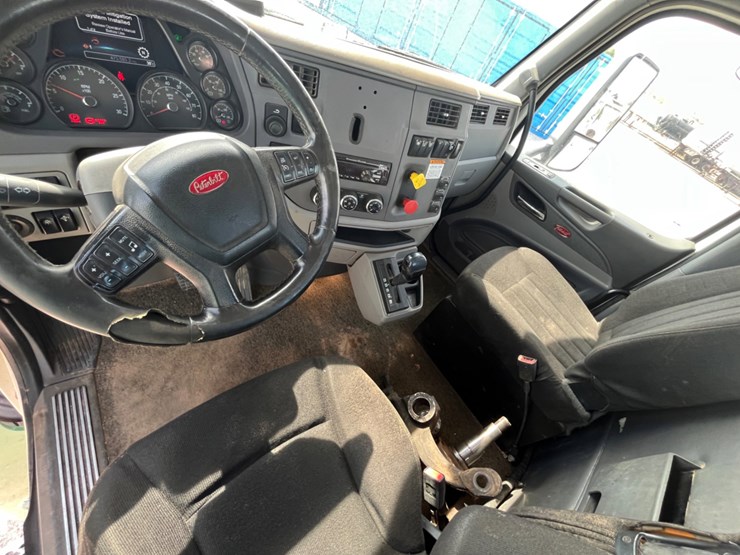 2016-peterbilt-579-image-11