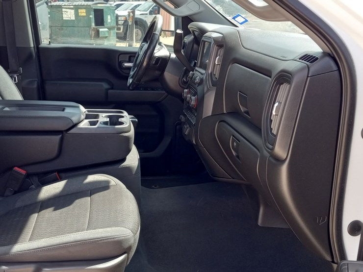 2021-chevrolet-silverado-2500hd-image-8