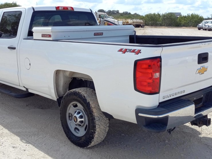 2018-chevrolet-silverado-2500hd-image-6