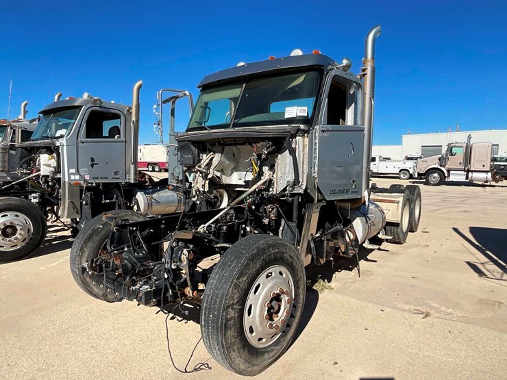 2011-freightliner-cornado-(inoperable)-image-1