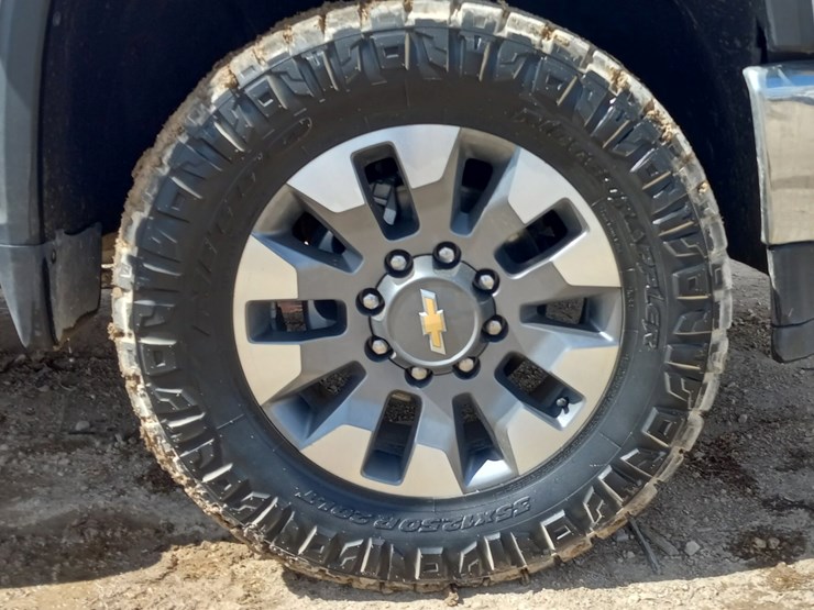 2021-chevrolet-silverado-2500hd-image-12